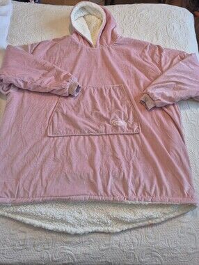 The Comfy One Size pink hooded sherpa lined wearable blanket, EUC